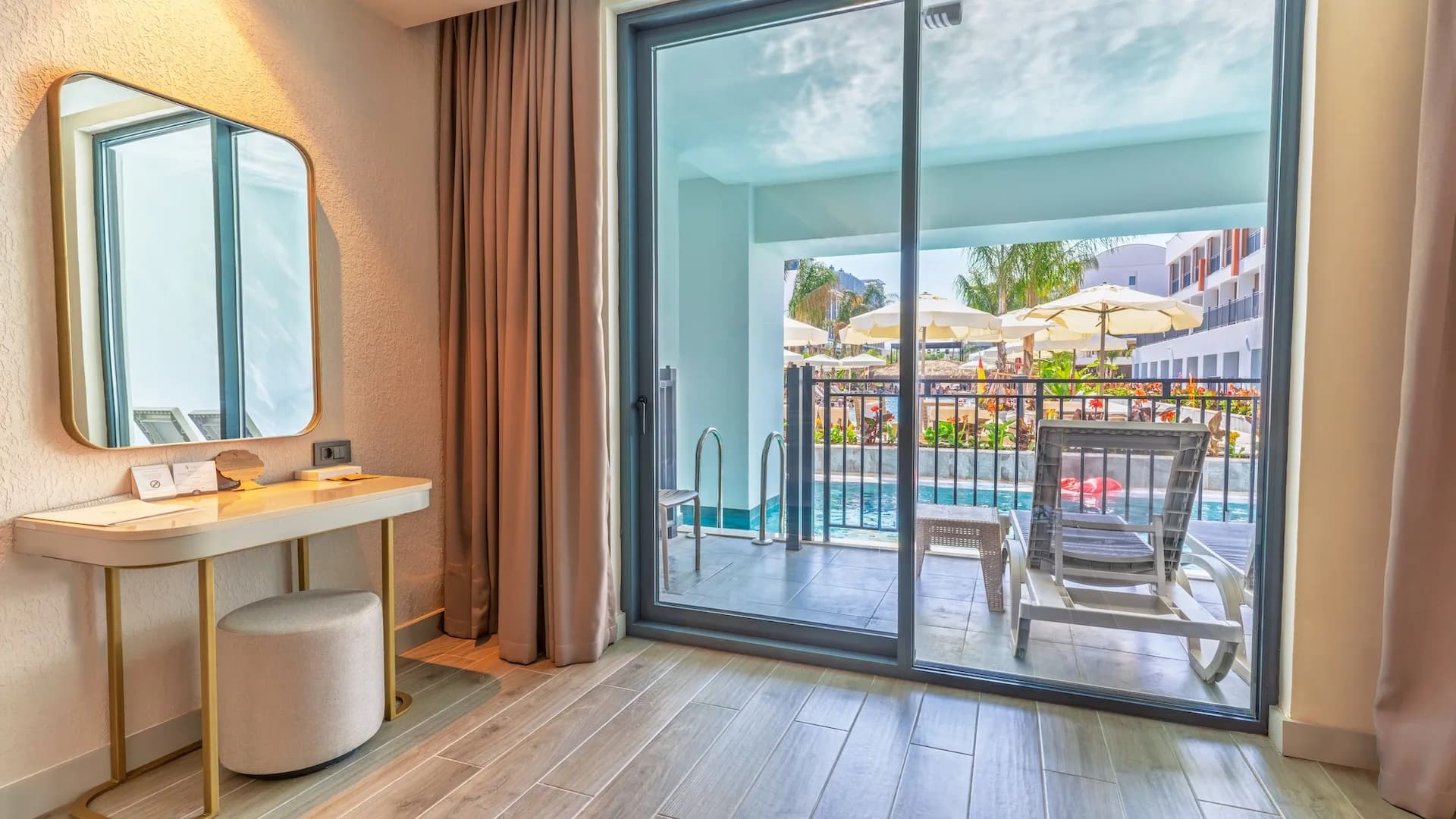 Deluxe Swim-Up Aile Odası fotoğrafı 6