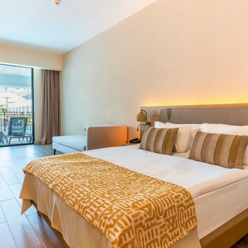 deluxe-family-swimup-rooms-1