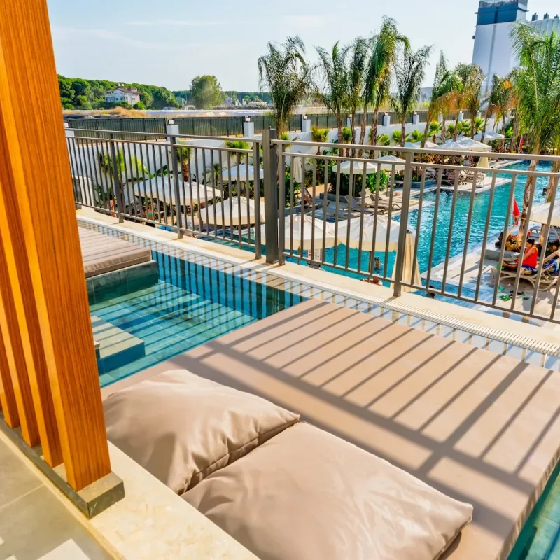 deluxe-shallow-pool-rooms-6